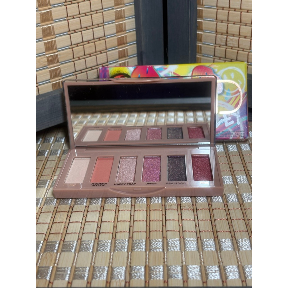 Urban Decay Naked Eyeshadow Palette in Smiley